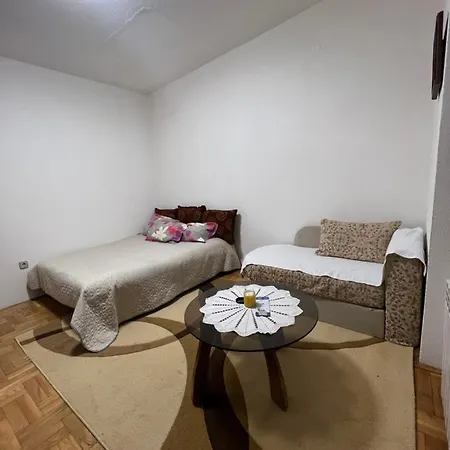 Heart Of Old Town Apartment